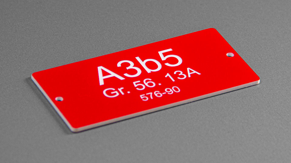 Graveret Plast Mærkning rød sort hvid gul SkiltDirect