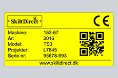 Gul maskinskylt, graverad plast